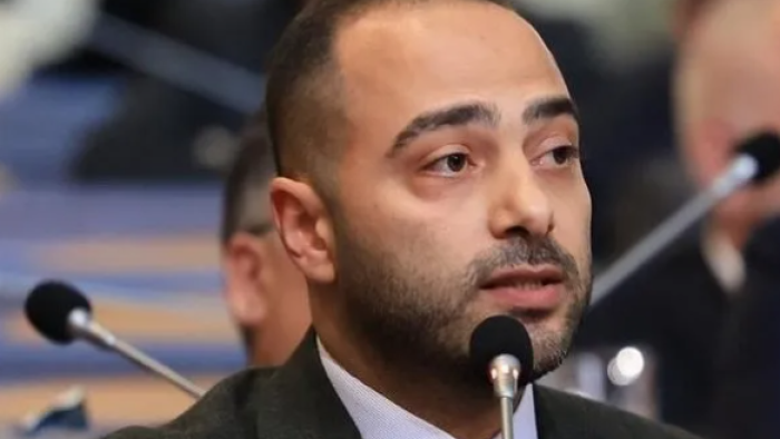 Son Dakika: Gaziosmanpaşa Belediyesi AK Parti'ye Geçti, Başkanvekili Eray Karadeniz Oldu