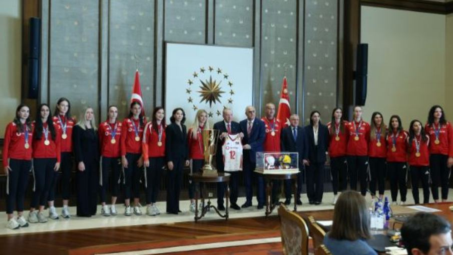 CUMHURBAŞKANI ERDOĞAN’DAN ŞAMPİYON FİLÉNİN SULTANLARI’NA TEBRİK