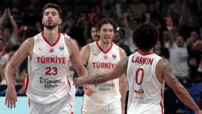 Millilerden Çifte Gurur: Sultanlar Finalde, 12 Dev Adam Çeyrek Finalde!