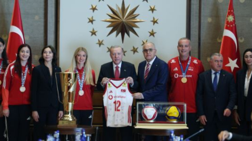 CUMHURBAŞKANI ERDOĞAN’DAN ŞAMPİYON FİLÉNİN SULTANLARI’NA TEBRİK