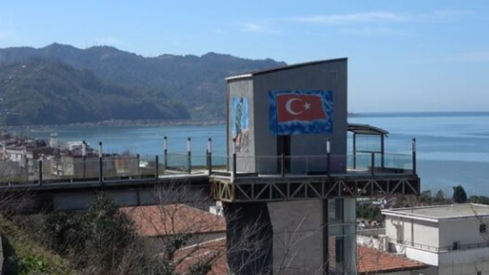 Hopa'da Sarp Araziye Kurulan 'Asansör' Hayatı Kolaylaştırdı, Evlerin Değerini Artırdı