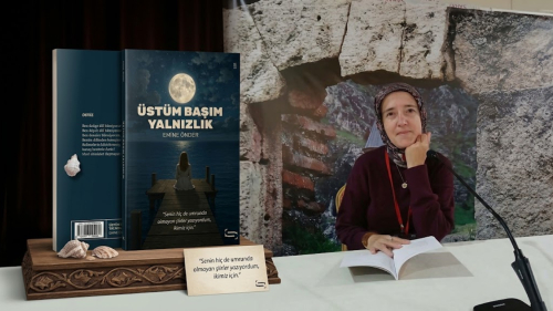 Yıllar Sonra Mısralara Dökülen Özlem: Emine Önder’in İlk Şiir Kitabı "Üstüm Başım Yalnızlık" Okurla Buluştu