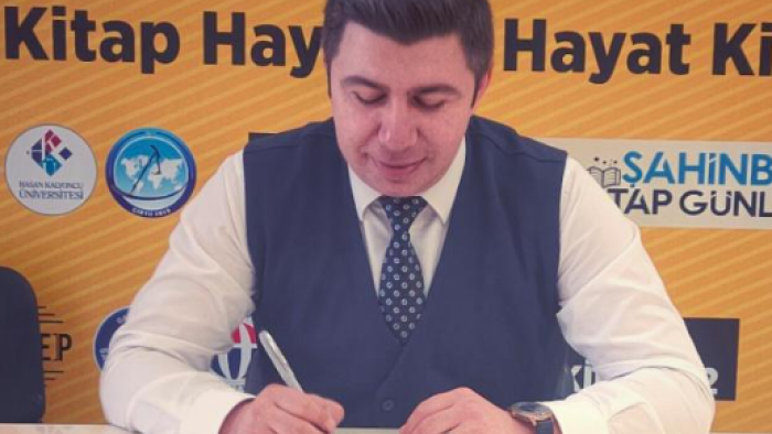 "Baba Elimi Bırakma": Babanın Şiirle Kutsanan Gölgesi Kitapseverlerle Buluştu