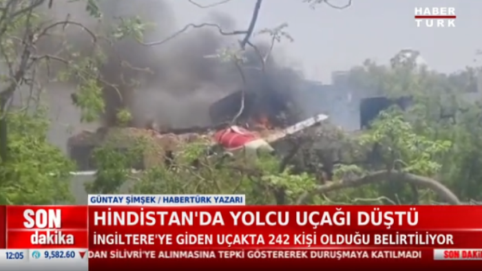 Hindistan'da Korkunç Uçak Kazası: 244 Kişilik Londra Uçağı Yerleşim Yerine Düştü