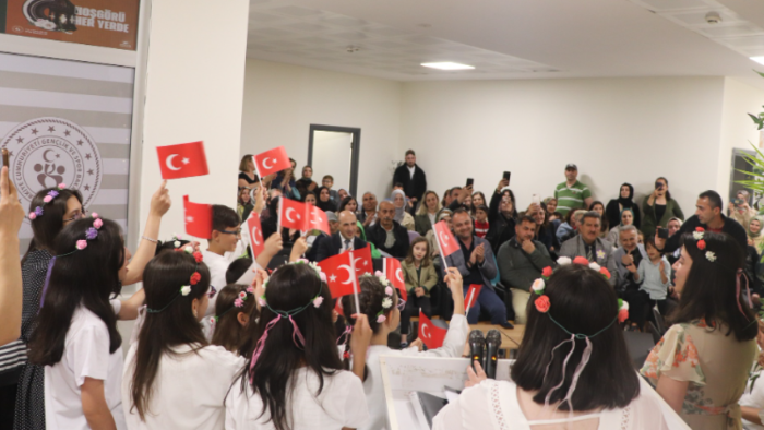 Yusufeli Gençlik Merkezi'nde Bahar Esintisi: Genç Yetenekler Sahne Aldı