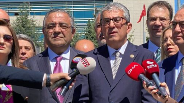 CHP, HSK Seçimlerini AYM'ye Taşıdı: "Cübbelerde Artık Cep, Düğme ve Rozet Var"