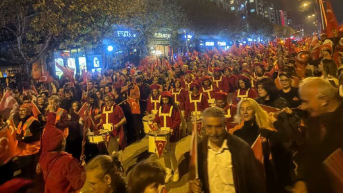 Nilüfer’de Binlerce Vatandaş Cumhuriyet’in 101. Yılı İçin Yürüdü