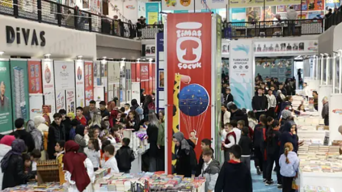 İnegöl'de Kitap Coşkusu Zirvede