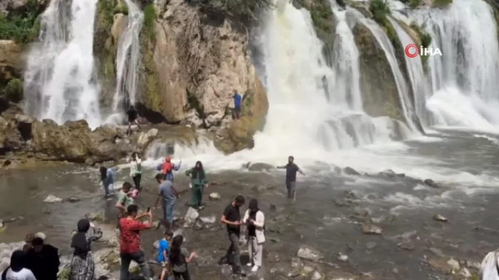 Muradiye Şelalesi'nde Yoğunluk Yaşanıyor!