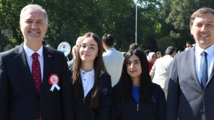 İnegöl'de Gençlerle Coşkulu 19 Mayıs Kutlaması