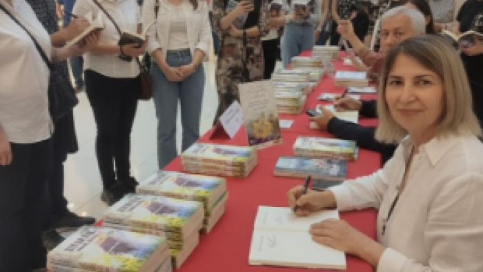 Eğitimci Yazar Filiz Akkaya, İzmir Mavibahçe'de Okurlarıyla Buluştu!
