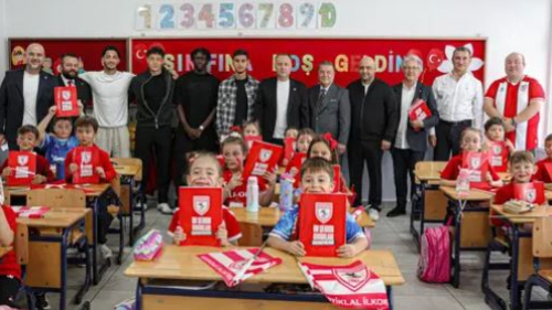 SAMSUNSPOR'DAN GELECEĞİN TARAFTARLARINA ANLAMLI DOKUNUŞ: 35 BİN ÖĞRENCİYE HEDİYE PAKETİ