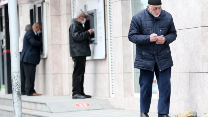 Yaşlı aylığı ve engelli aylıkları hesaplara yattı