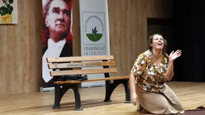 Osmangazi'den Kadına Yönelik Şiddete Güçlü Bir Mesaj: "Çatlak" Oyunu Büyük Beğeni Topladı